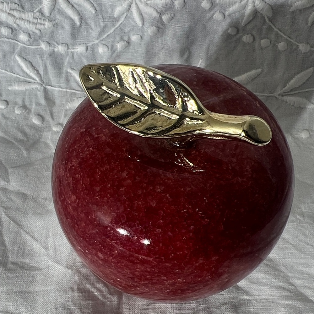Beautiful Red Apple Paperweight with Brass Stem and Leaf Unbranded - Picture 5 of 5